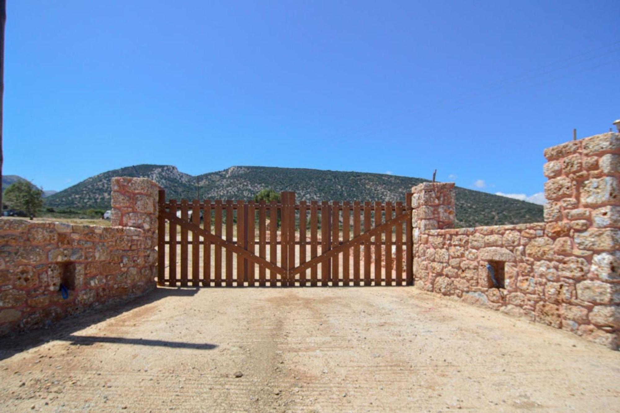Villa Rouvis With Outdoor Hot Tub Ligaridia Екстер'єр фото